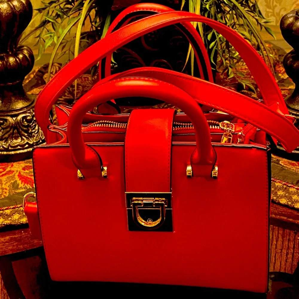 Red bag - Picture 1 of 4